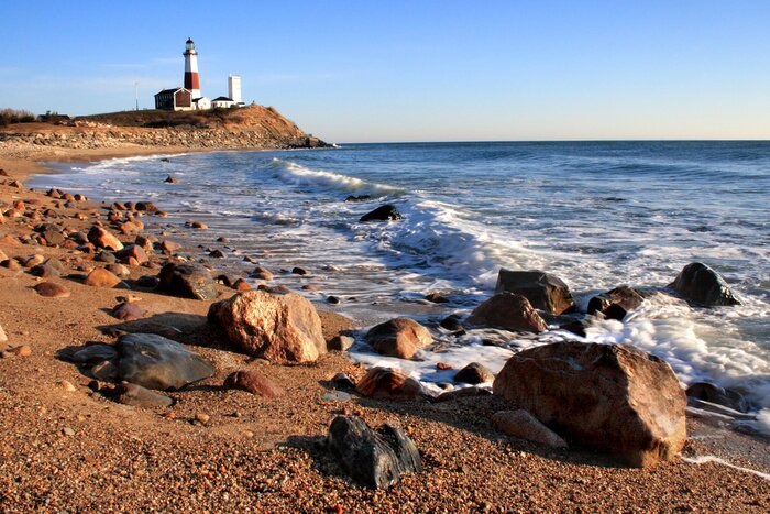 Papier peint  Plage de galets avec un phare