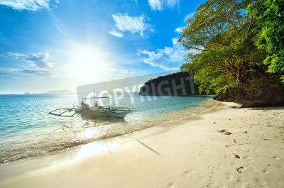 Papier peint  Plage et bateau sur la mer
