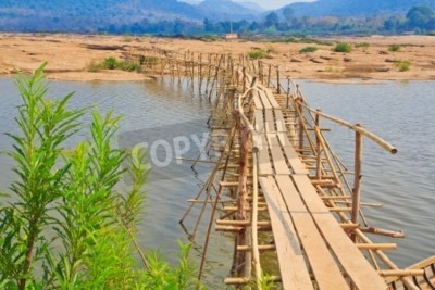 Papier peint  Pont de bambou bancal