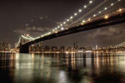 Pont de Brooklyn la nuit en HDR