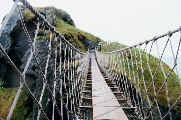 Papier peint  Pont de corde dans les montagnes