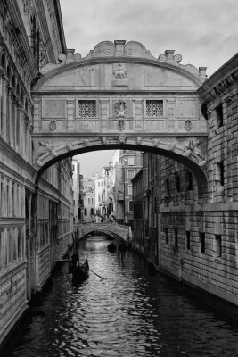 Papier peint  Pont des Soupirs à Venise en noir et blanc