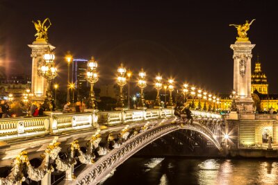Pont et Paris de nuit