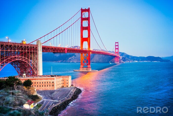 Papier peint  Pont Golden Gate sur fond de San Francisco