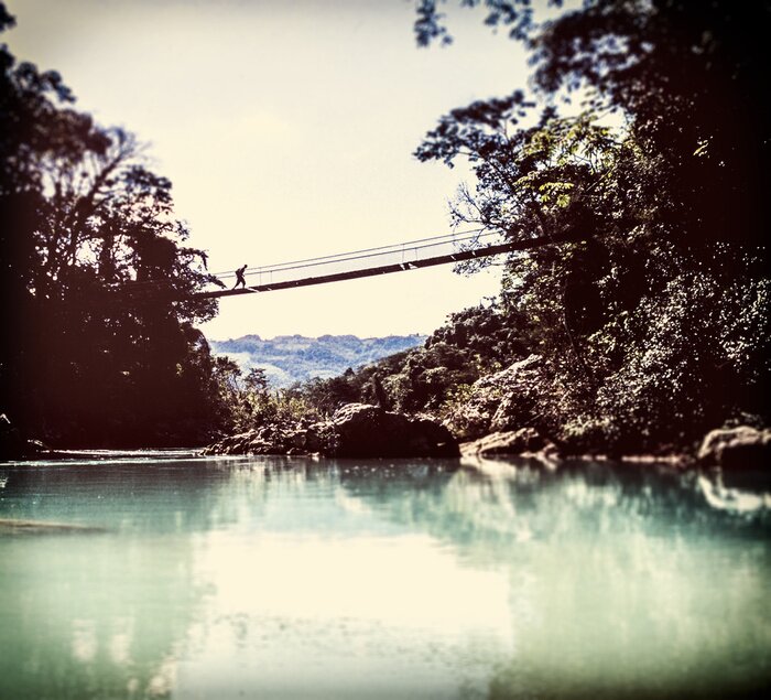 Papier peint  Pont haut sur l'étang