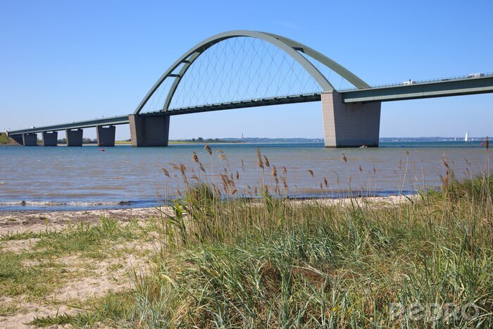 Papier peint  Pont moderne en acier bord de mer