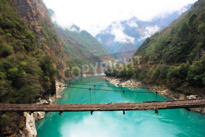 Papier peint  Pont suspendu en bois dans la montagne