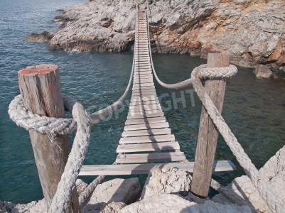 Papier peint  Pont suspendu étroit sur la mer