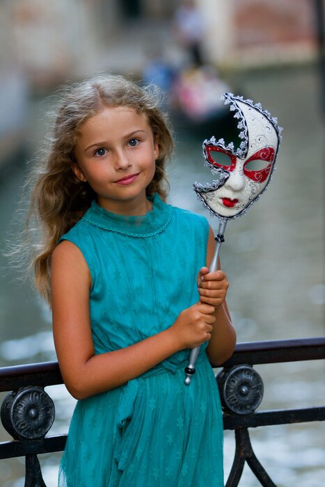 Papier peint  Portrait de la belle fille dans la vieille ville - Venise, Italie
