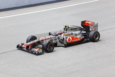 Papier peint  Première pratique au GP de Formule 1, le 8 Avril 2011 à Sepang, en Malaisie. Jenson Button, l'équipe Vodafone McLaren Mercedes