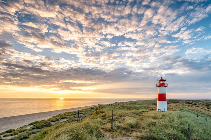 Papier peint  Red Lighthouse on the island of Sylt in North Frisia, Schleswig-Holstein, Germany