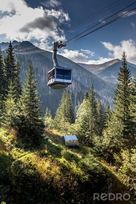 Papier peint  Remontée mécanique dans les montagnes