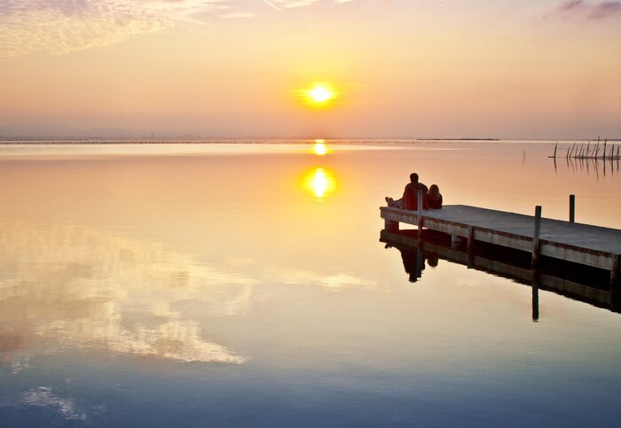 Papier peint  Rendez-vous galant bord du lac au soleil couchant