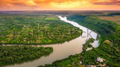 Papier peint  Rivière dans la forêt au coucher du soleil