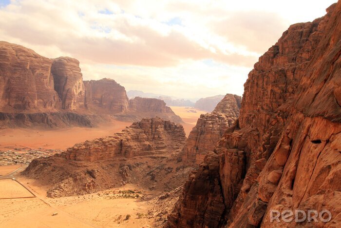 Papier peint  Roches rouges et montagnes