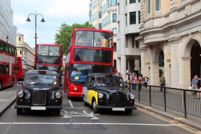 Papier peint  Rouges à deux étages avec des touristes et des taxis sur la rue de Londres