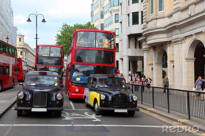 Papier peint  Rouges à deux étages avec des touristes et des taxis sur la rue de Londres