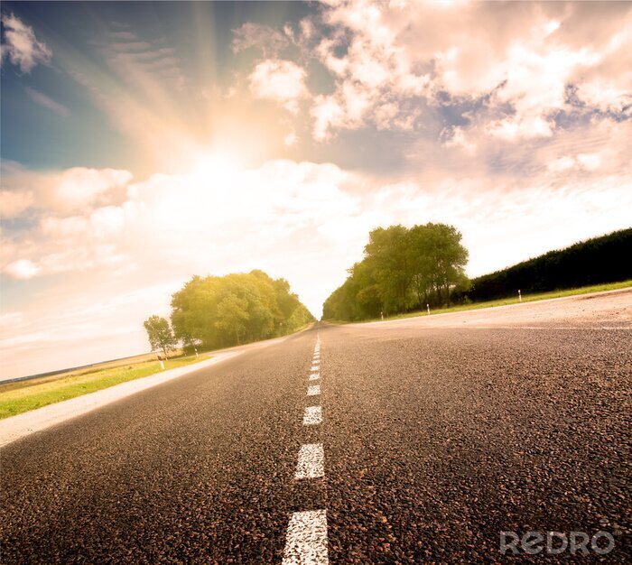 Papier peint  Route entourée de champs