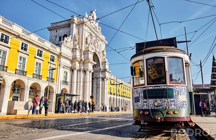 Papier peint  Rue et tramway à Lisbonne