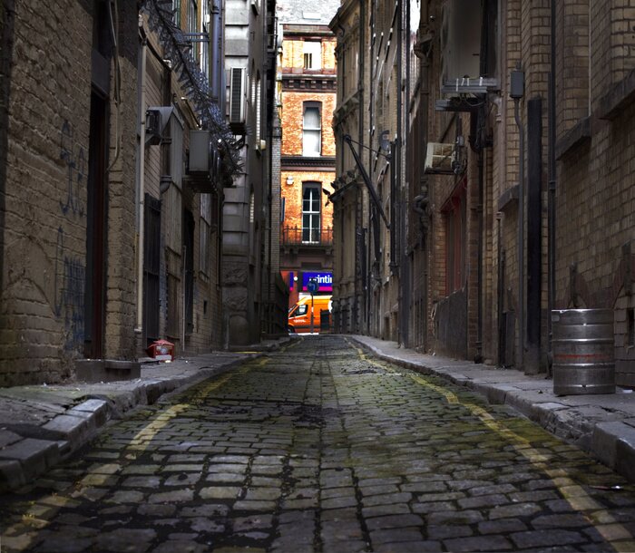 Papier peint  Rue latérale sombre