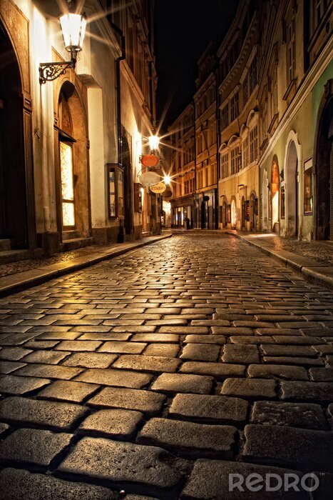 Papier peint  Ruelle à Prague la nuit