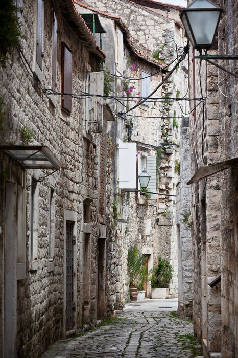 Papier peint  Ruelle en pierre grise Croatie