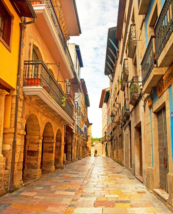 Papier peint  Ruelle en pierres colorées