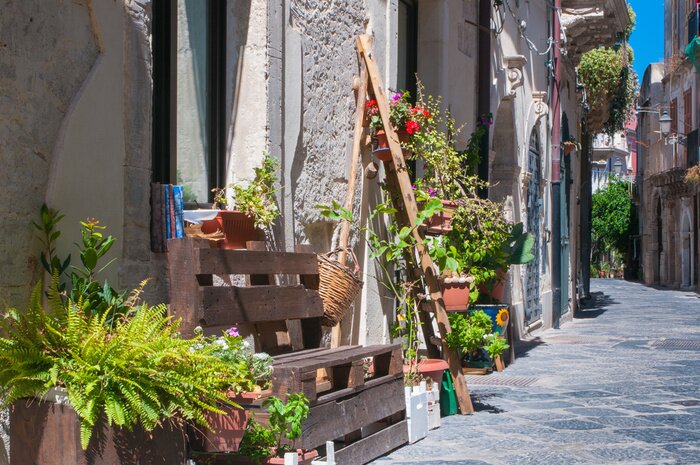 Papier peint  Ruelle ensoleillée à Siracuse