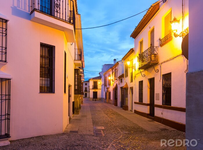 Papier peint  Ruelle étroite au crépuscule
