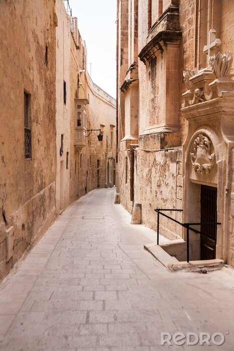 Papier peint  Ruelle italienne et murs beiges