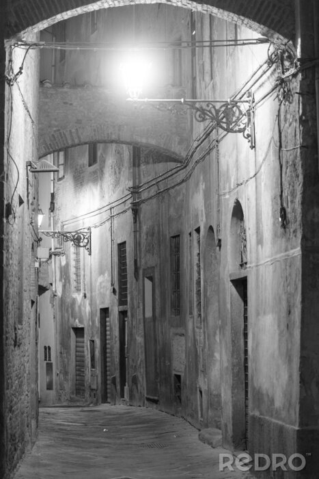 Papier peint  Ruelle noir et blanc de nuit