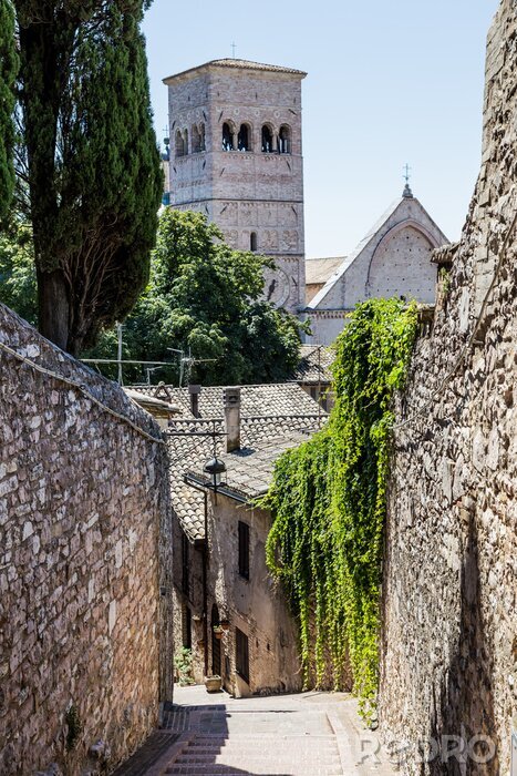 Papier peint  Ruelle vue sur une tour