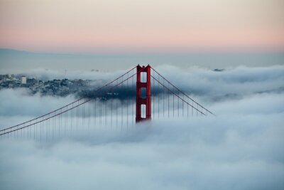Papier peint  San Francisco avec le pont rouge dans le brouillard