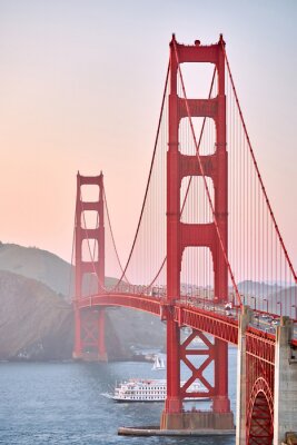 San Francisco et Golden Gate dans le brouillard