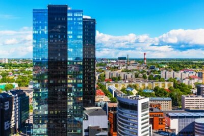 Papier peint  Scenic vue aérienne d'été du quartier financier d'affaires moderne avec des bâtiments de gratte-ciel à Tallinn, Estonie