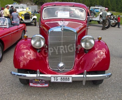 Papier peint  SCHWAEGALP - JUNE 27: Mercedes Benz 170 V car on the 7th International "Oldtimer meeting" in Schwaegalp, Switzerland on June 27, 2010. 