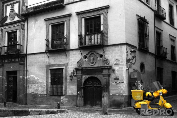 Papier peint  scooter jaune dans une ruelle