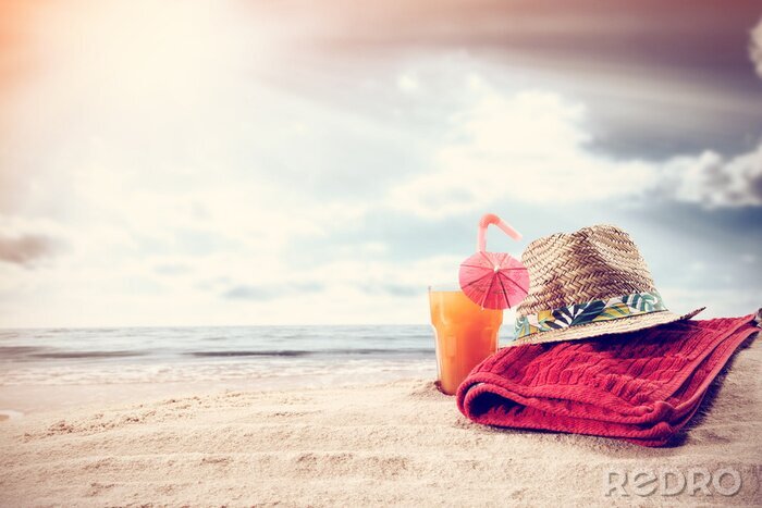 Papier peint  Serviette et chapeau sur la plage