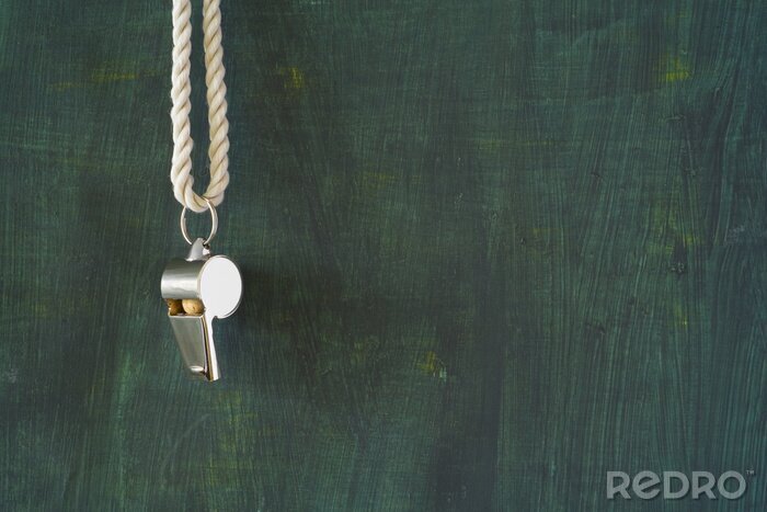 Papier peint  Sifflet d'arbitre sur un fond en bois