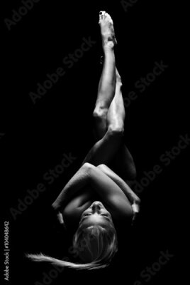 Papier peint  Silhouette d'une femme nue sur fond noir