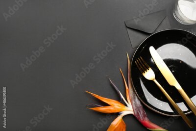 Papier peint  Simple table setting with bird of paradise flower on dark background