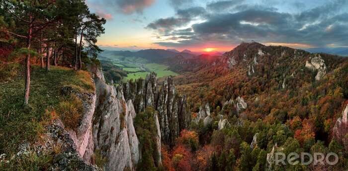 Papier peint  Slovaquie paysage de forêt de montagne à l'automne, Sulov
