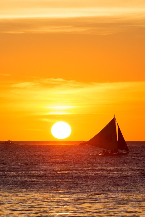 Papier peint  Soleil couchant et voilier