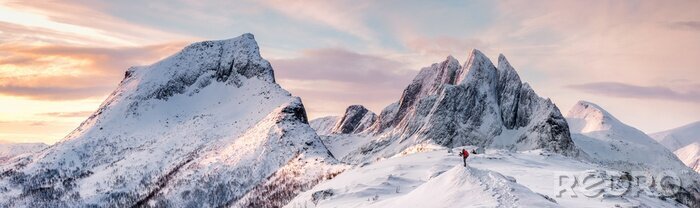 Papier peint  Sommets des montagnes en hiver