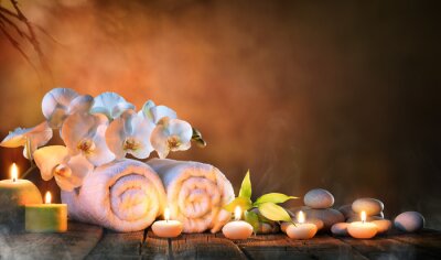 Spa - Serviettes De Couple Avec Bougies Et Orchidées Pour Massage Naturel