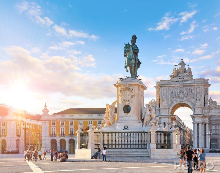 Papier peint  Statue au centre de Lisbonne