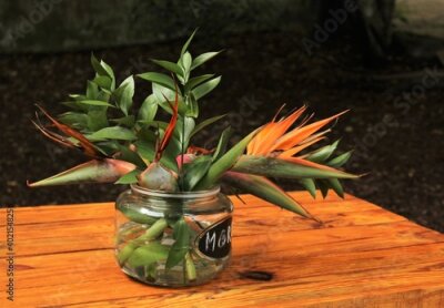 Papier peint  Strelitzia in a glass jar on a table - decoration