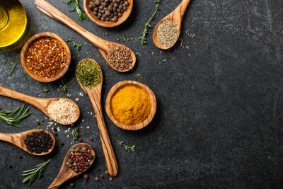 Papier peint  Table de cuisson avec des épices et des herbes