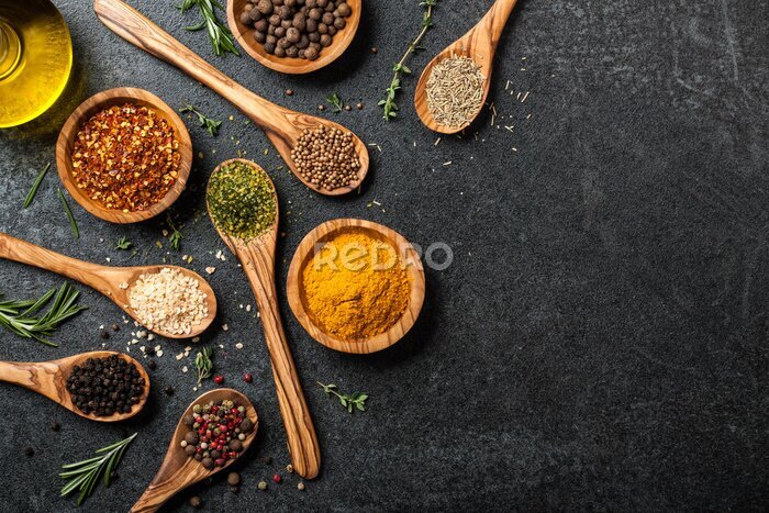 Papier peint  Table de cuisson avec des épices et des herbes