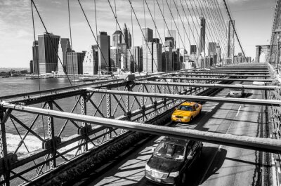 Papier peint  Taxi traversant le pont de Brooklyn à New York